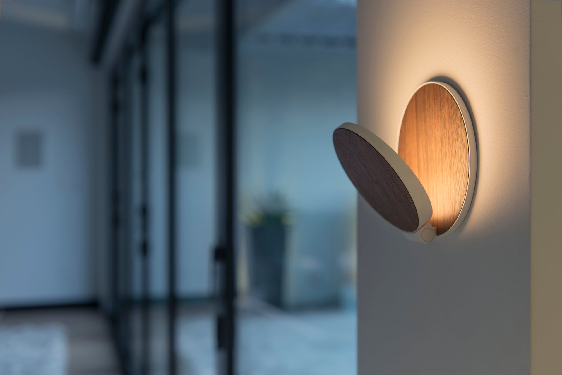 Gravy Wall Sconce Matte White Body Matte Blue Plates Plug In Grw S Mwt Mbl Pi by Koncept Inc