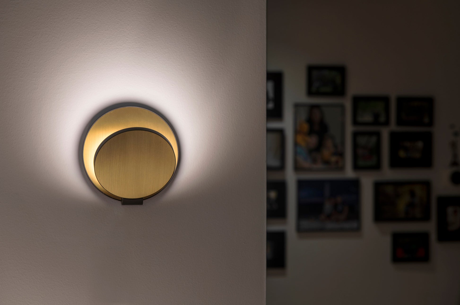 Gravy Wall Sconce Matte White Body Matte Blue Plates Plug In Grw S Mwt Mbl Pi by Koncept Inc