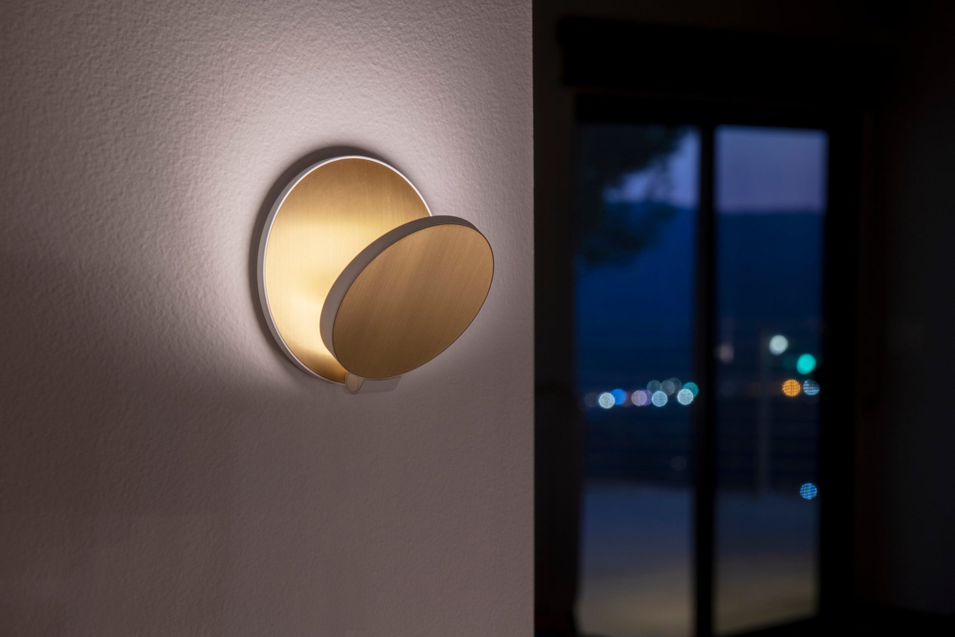Gravy Wall Sconce Matte White Body Matte Blue Plates Plug In Grw S Mwt Mbl Pi by Koncept Inc