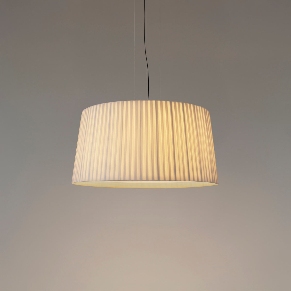 Santa & Cole GT1500 LED ribbon pendant – natural, image 1