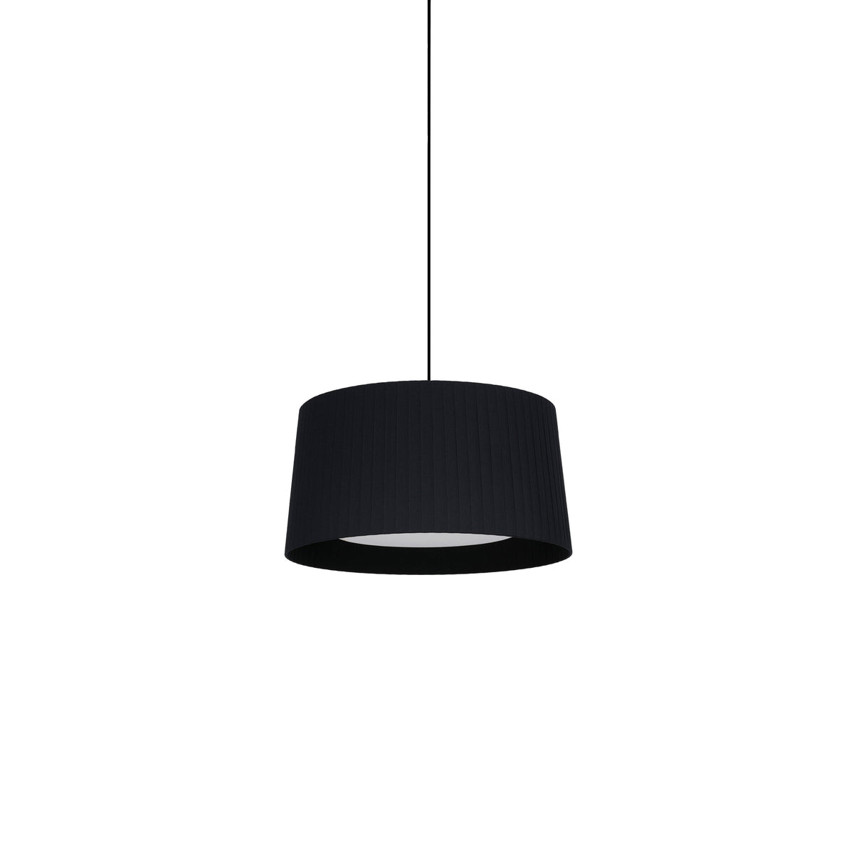 Santa & Cole GT5 ribbon pendant – black, switched off, white background, image 12