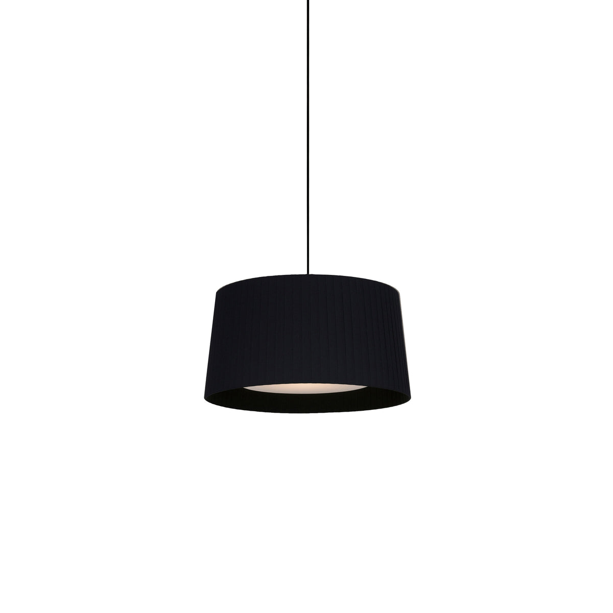 Santa & Cole GT5 ribbon pendant – black, lit, white background, image 11