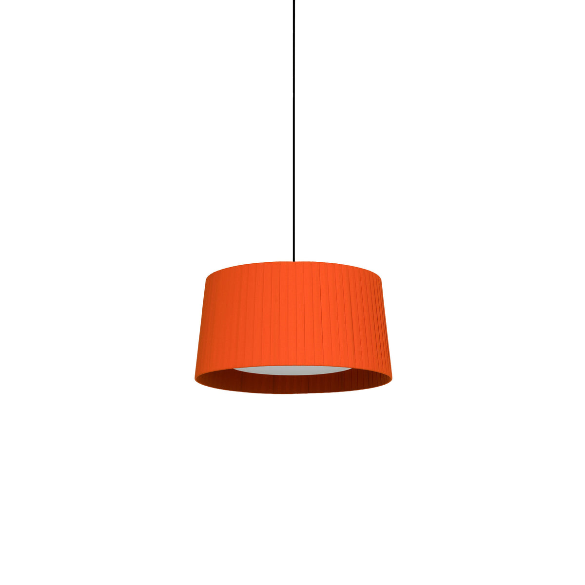 Santa & Cole GT5 ribbon pendant – red, switched off, white background, image 15