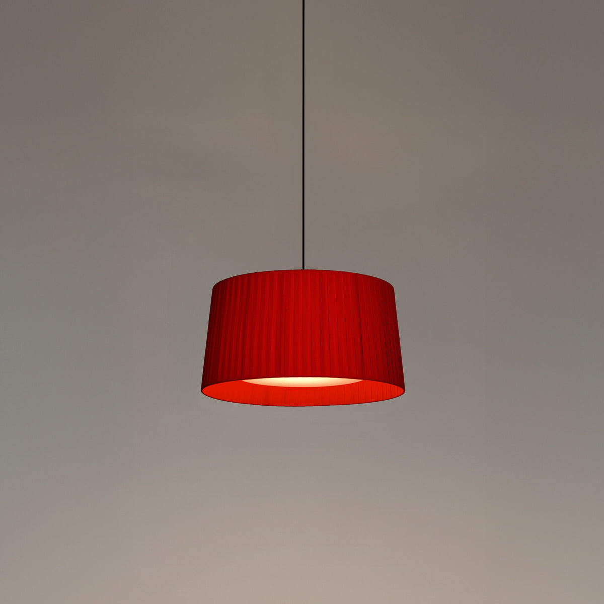 Santa & Cole GT5 ribbon pendant – red, image 5