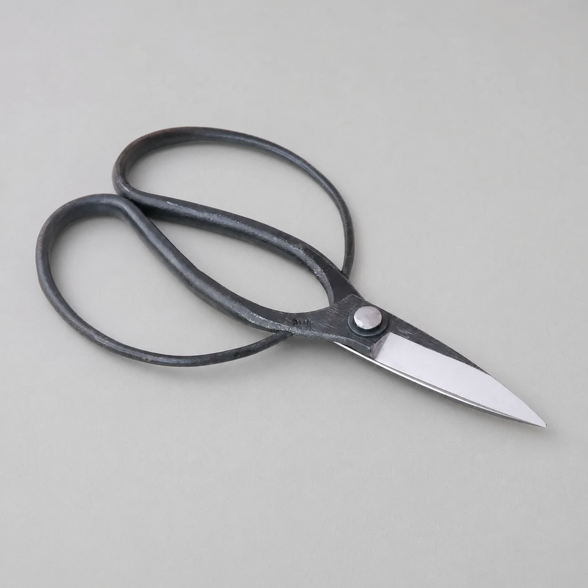 Toyama Hamono T1 Okubo scissors, forged carbon steel (photo 2)