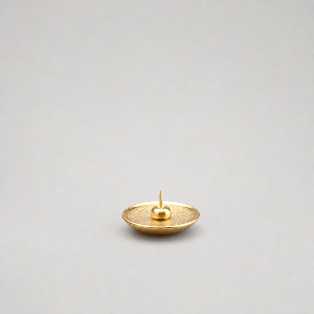 KUON Madoka Tomoshibi Candle Holder in Gold – brass candle holder, photo 2