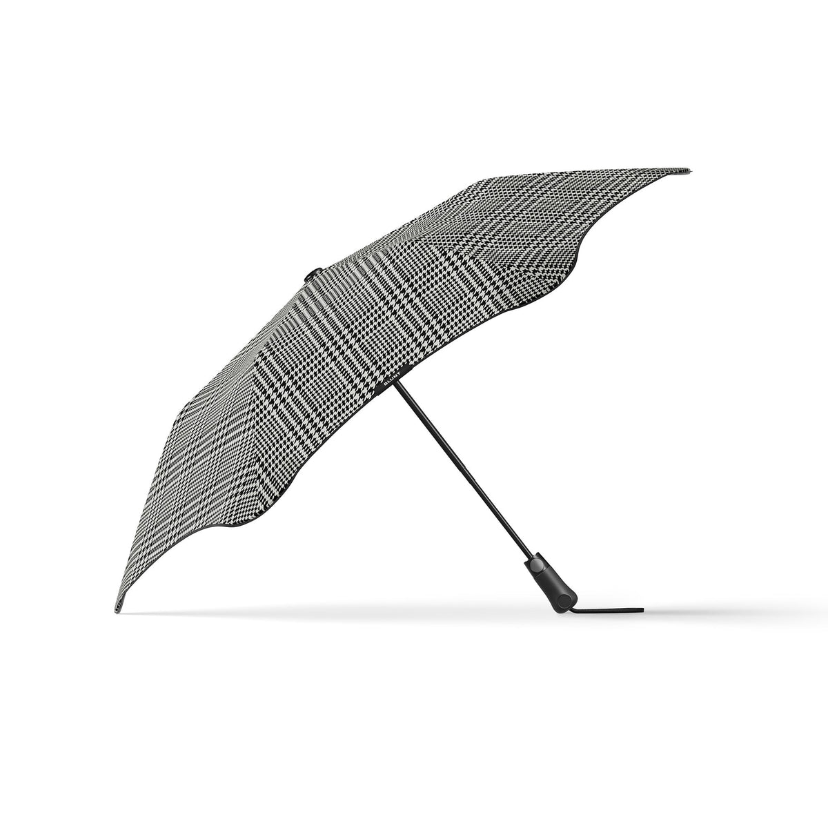 BLUNT Metro Umbrella in Houndstooth – compact umbrella, photo 5