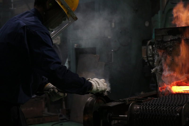 Hand-forging at the Toyama Hamono workshop, maker of the T513 (photo 8)