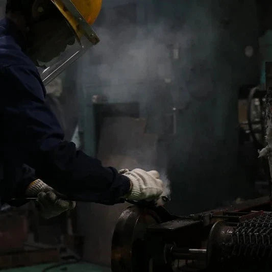 Hand-forging at the Toyama Hamono workshop, maker of the T4-4 (photo 7)
