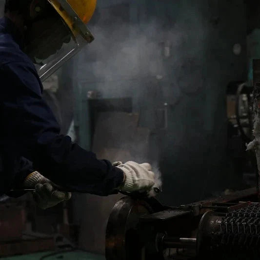Hand-forging at the Toyama Hamono workshop, maker of the T13-O (photo 7)
