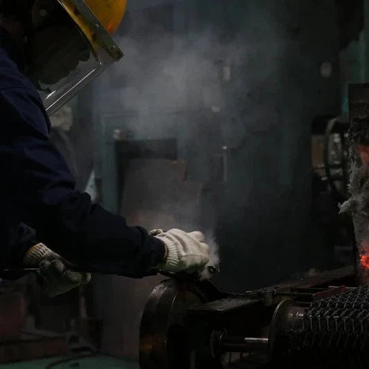 Hand-forging at the Toyama Hamono workshop, maker of the T26-B (photo 5)