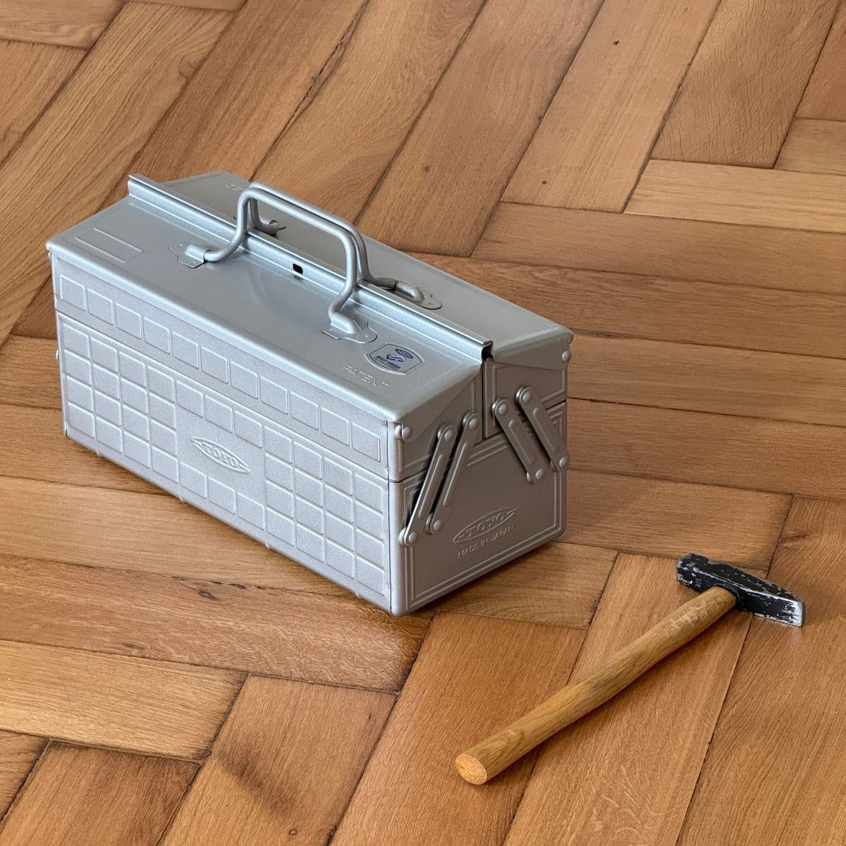 Toyo Steel ST-350 Two-Level Cantilever Toolbox – Silver in use