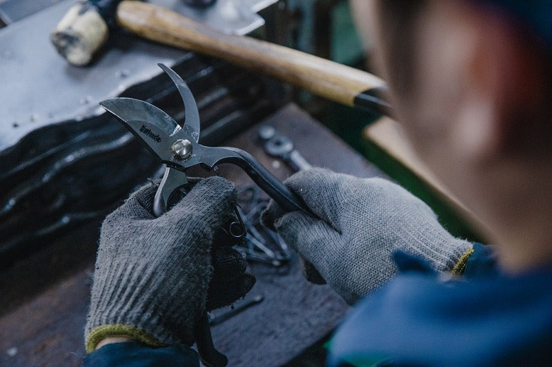 Hand-forging at the Toyama Hamono workshop, maker of the T513 (photo 9)