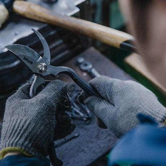 Hand-forging at the Toyama Hamono workshop, maker of the T26-B (photo 6)