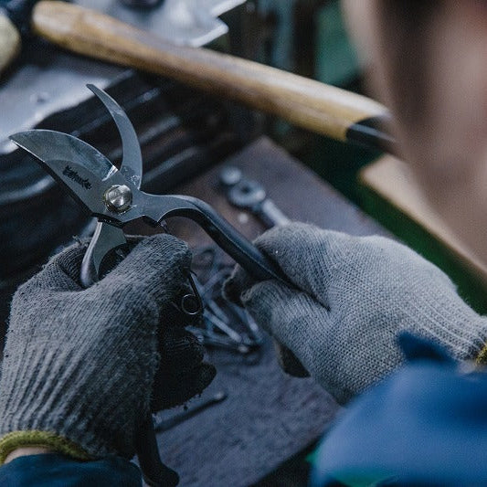 Hand-forging at the Toyama Hamono workshop, maker of the T27-C (photo 7)