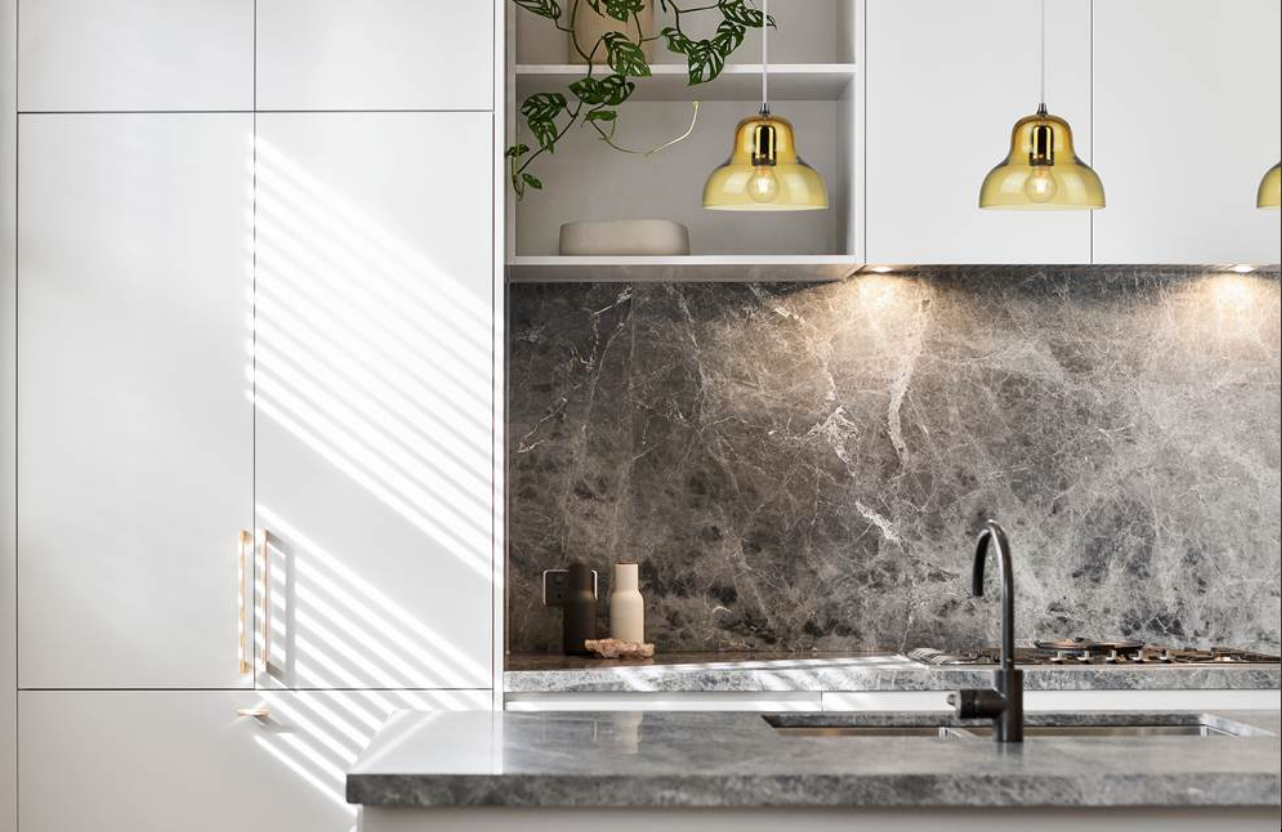 Hand-blown glass pendant light with E27 socket in yellow finish by Innermost PJ039310