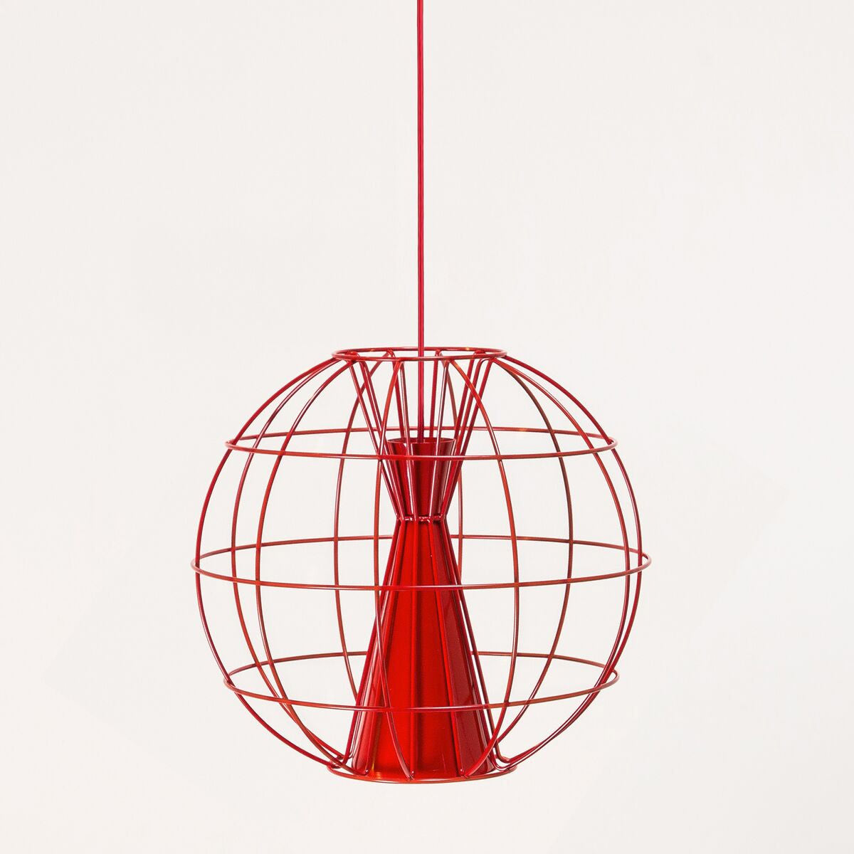Sculptural suspension lighting with long adjustable cable for high ceilings in red finish