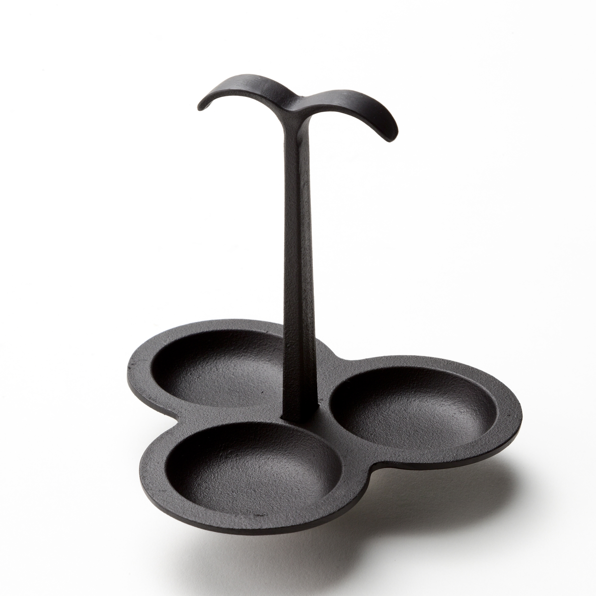 Oigen Palma Cast Iron Spice Container – three-quarter view