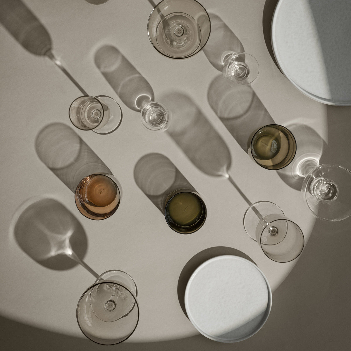 blomus MAKOTO Stoneware Plates: Dinner, Dessert & Side – MAKOTO table setting from above