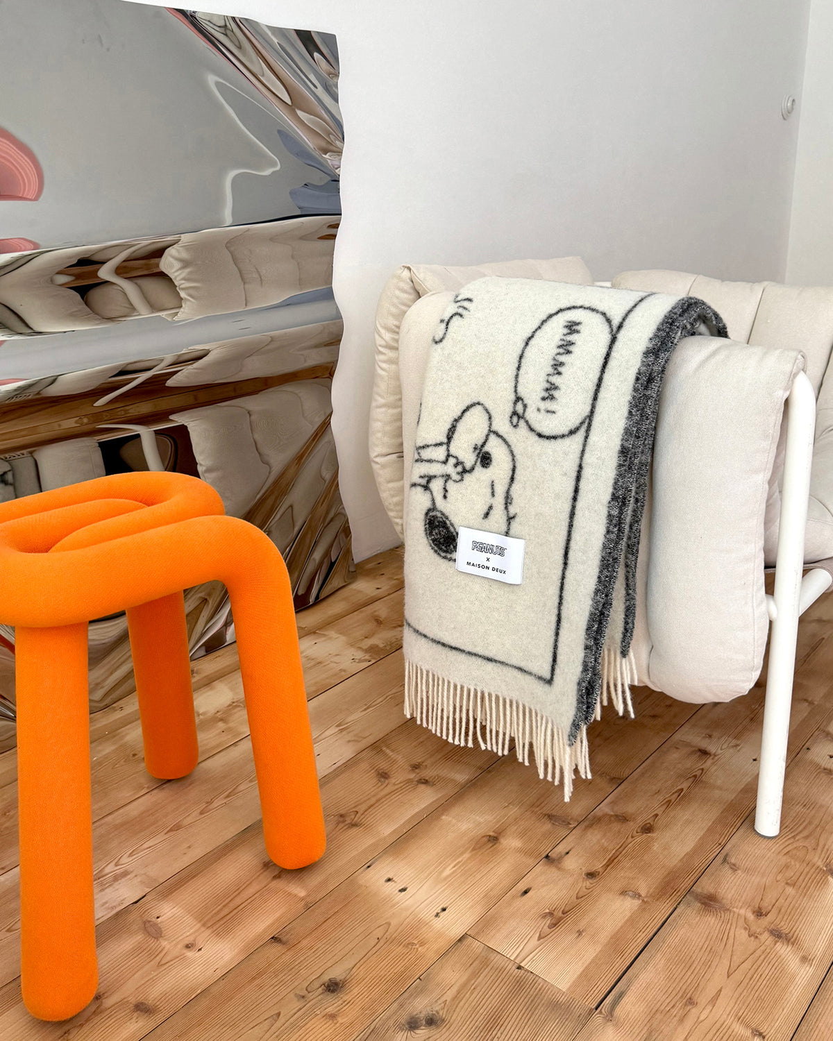 Maison Deux Peanuts Comic Doughnut Wool Blanket in Black/White – detail 7