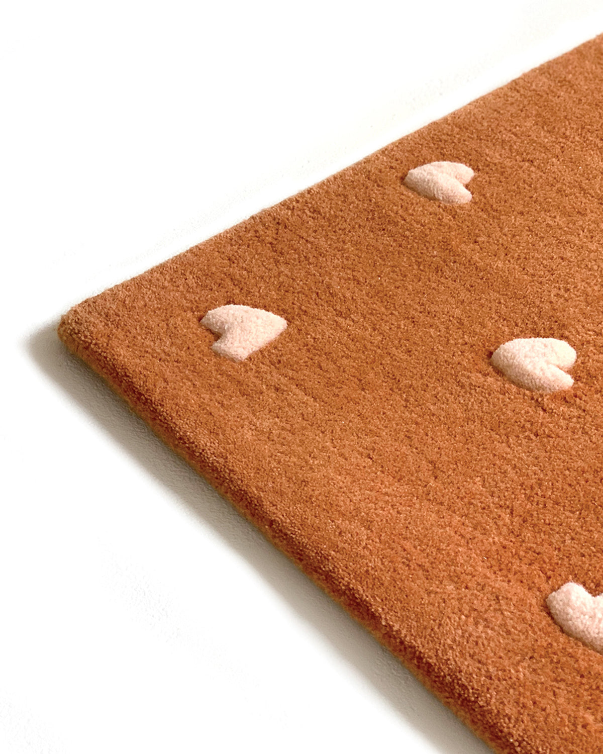 Maison Deux Hearts Rug in Toffee/Pink – detail 5