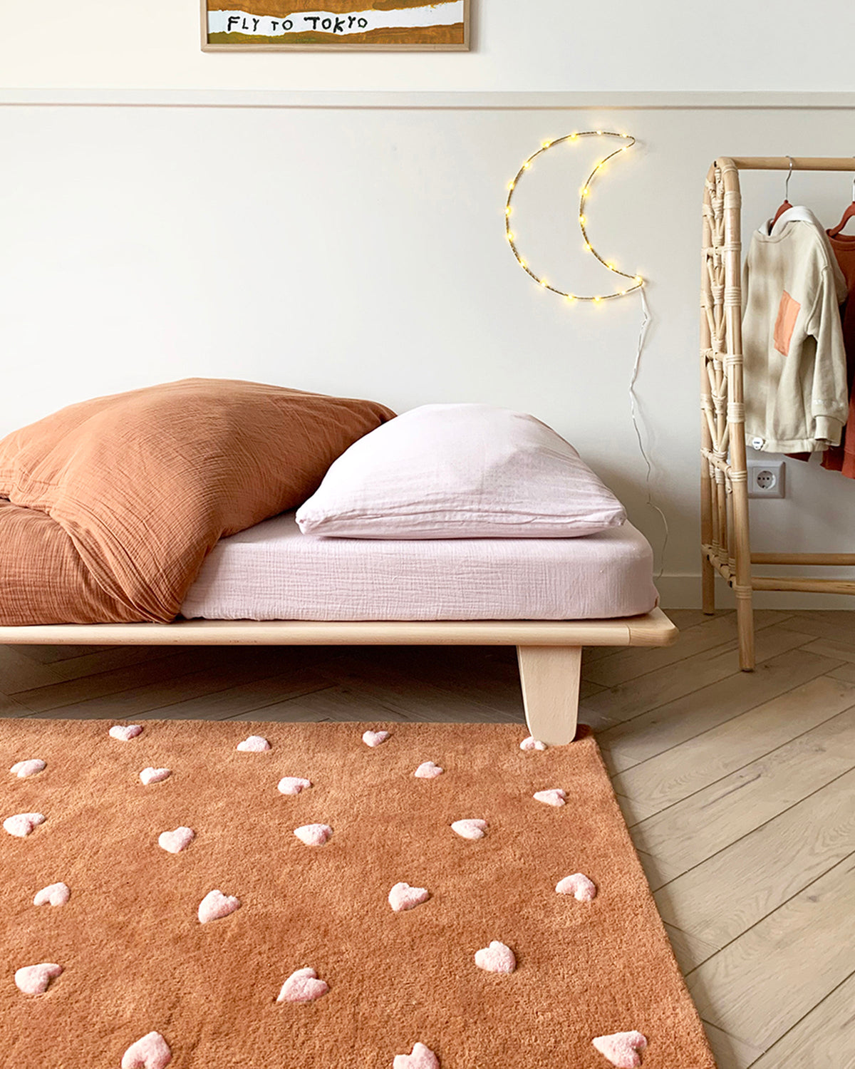 Maison Deux Hearts Rug in Toffee/Pink – detail 6