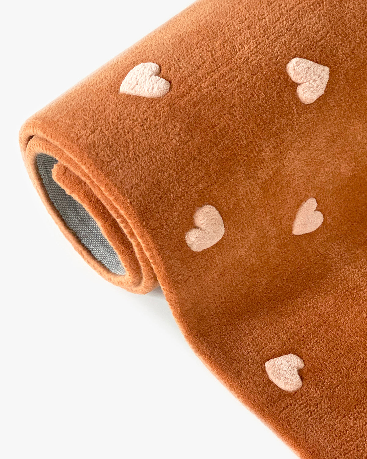 Maison Deux Hearts Rug in Toffee/Pink – detail 3