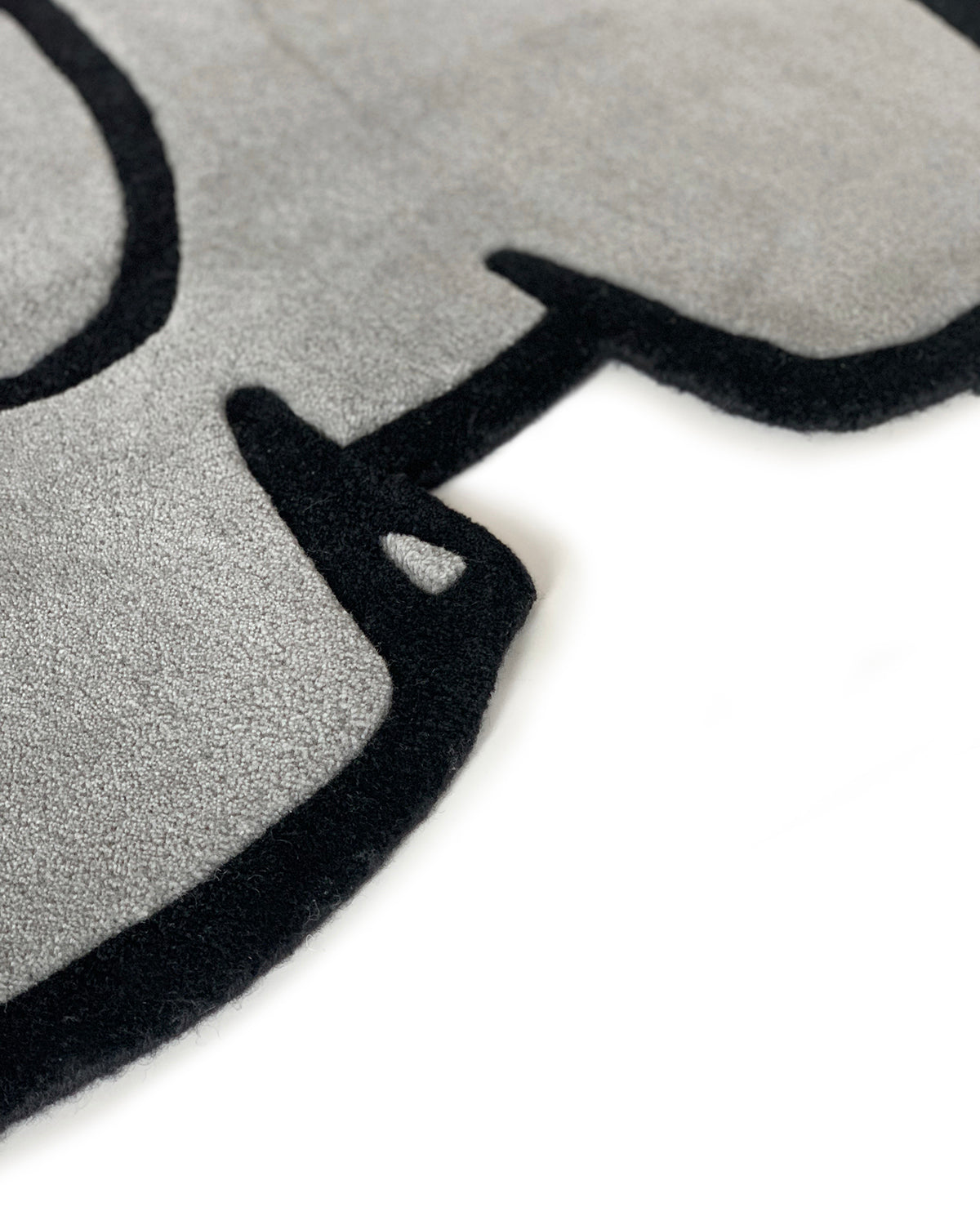 Maison Deux Olifant (Elephant) Rug in Grey/Black – main view