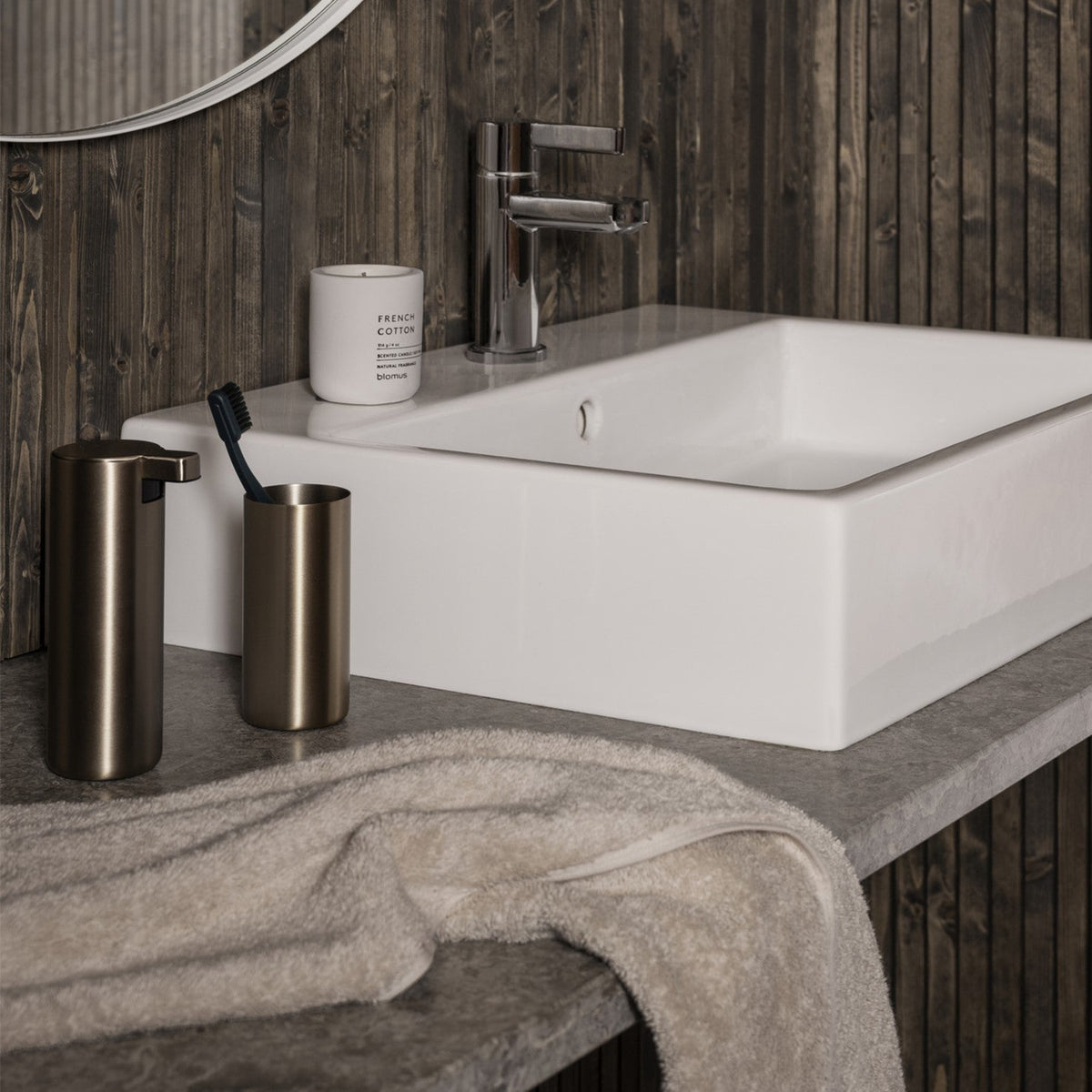 blomus RIVA Organic Cotton Terry Hand Towel XL – RIVA XL hand towel styled with blomus MODO