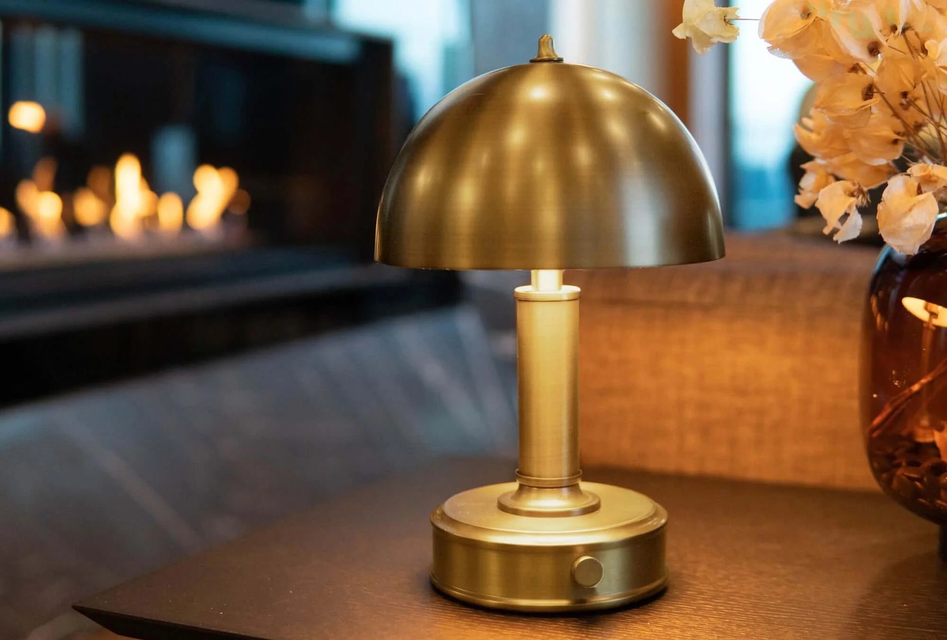 Antique brass rechargeable lamp for restaurant and café tables