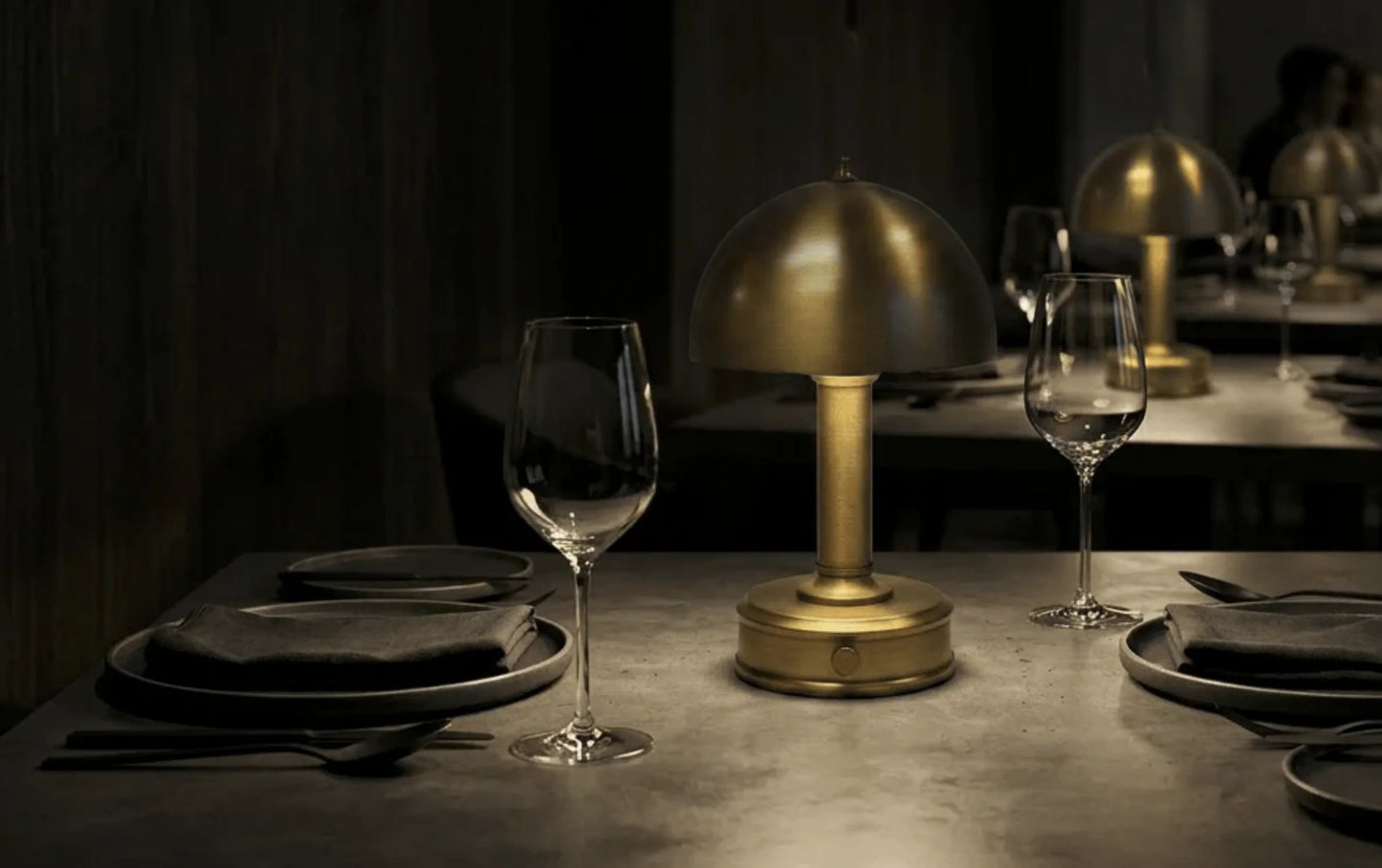 Mini Tito battery-powered table lamp with antique brass body