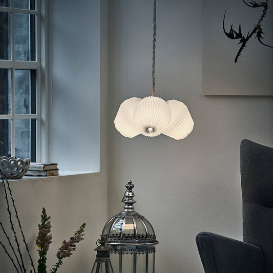 Bouquet Chandelier, Medium, 3 Shades by Le Klint, view 3 (photo 3)