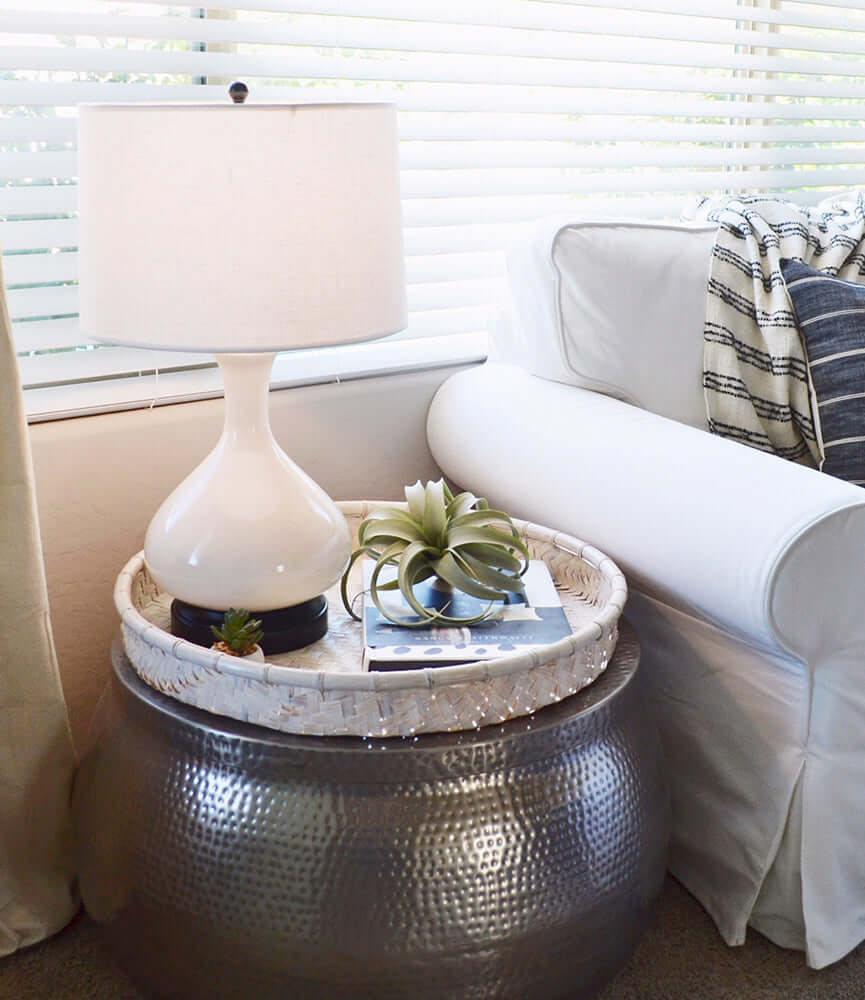 Cord-Free Modern Table Lamp for Lounge and Hospitality Spaces