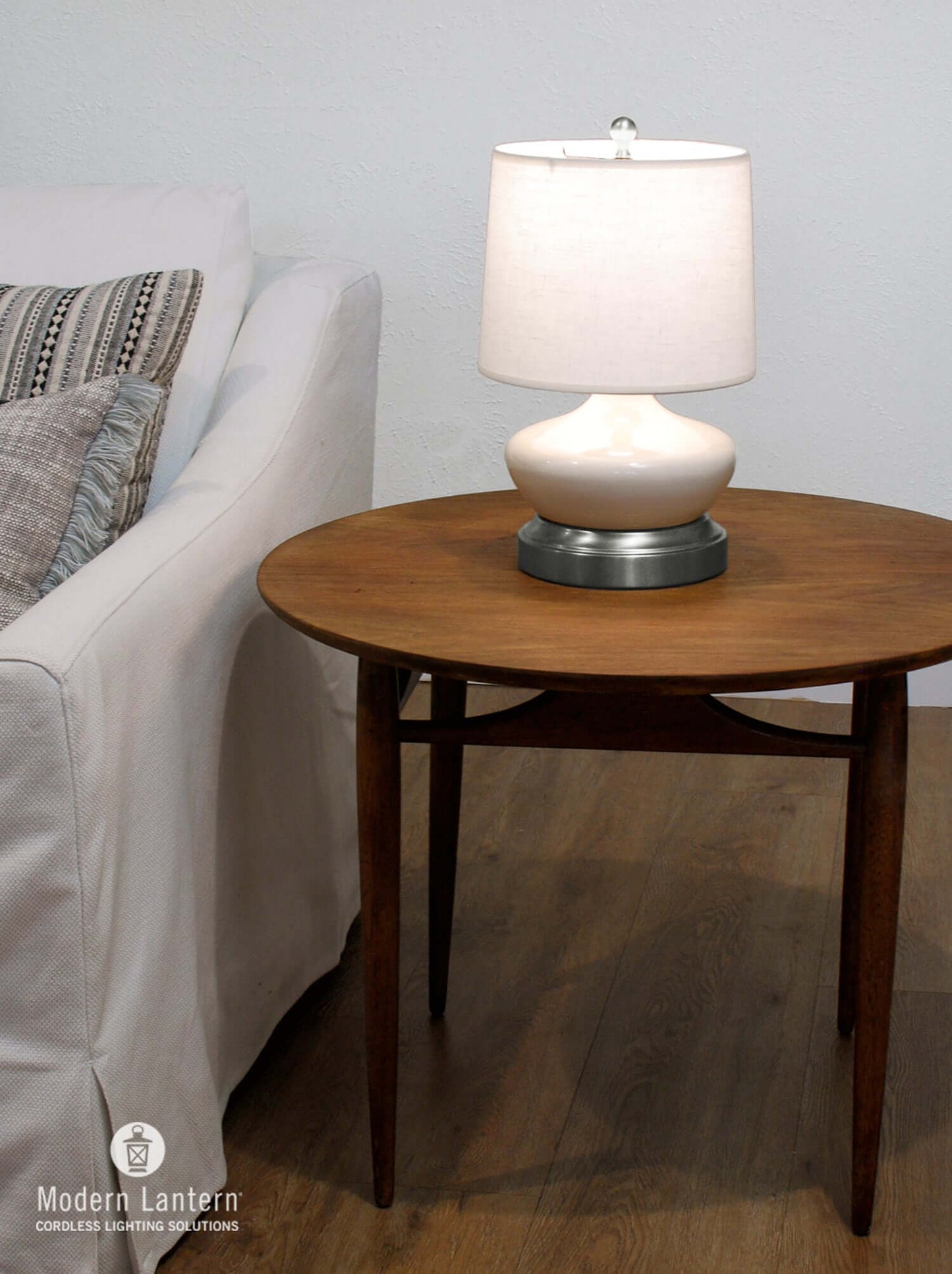 Modern Rechargeable Table Lamp for Living Room and Office