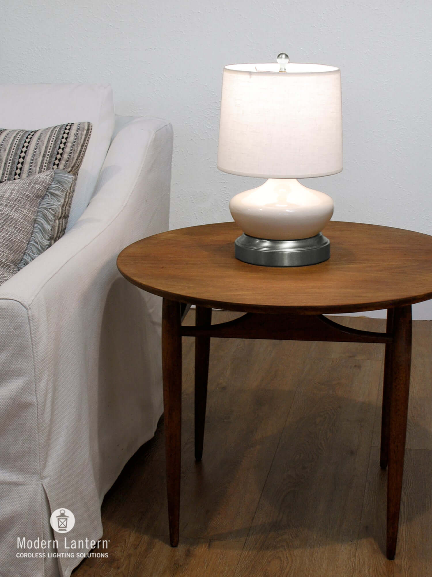 Modern Rechargeable Table Lamp for Living Room and Office