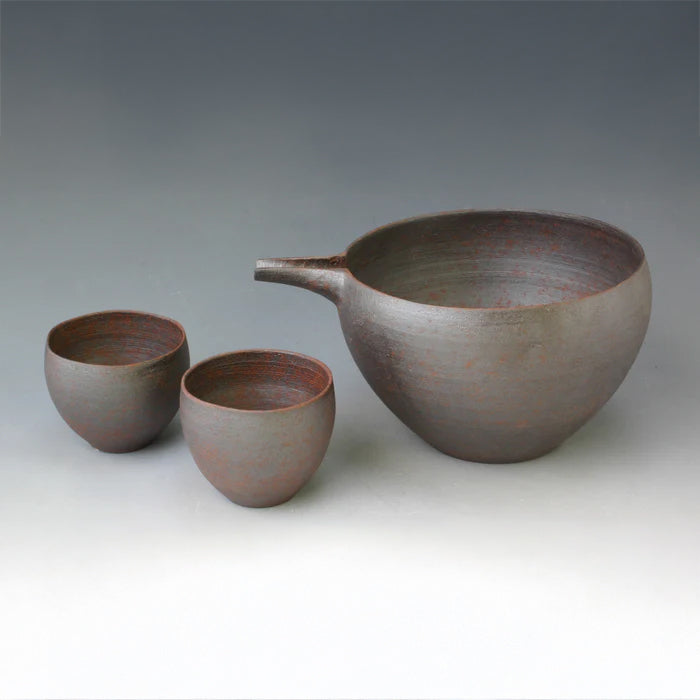 Kumagai Nanban Earthenware Sake Set, Pourer and Two Cups – pourer and two cups together