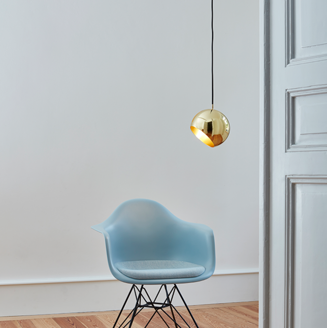 Nyta Tilt Globe Brass in solid brass – adjustable pendant light, photo 1