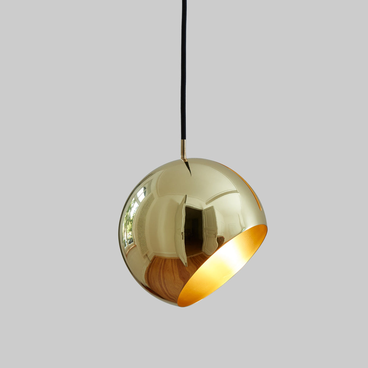 Nyta Tilt Globe Brass in solid brass – adjustable pendant light, photo 6