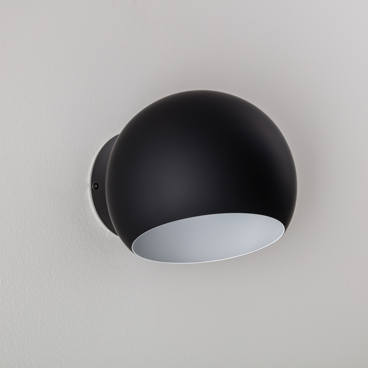 Nyta Tilt Globe Wall in matte black – wall light, photo 3