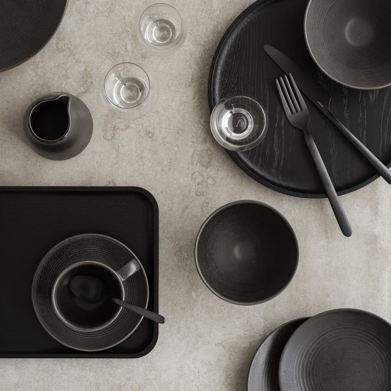 blomus Oku Oak Round Tray Black Medium