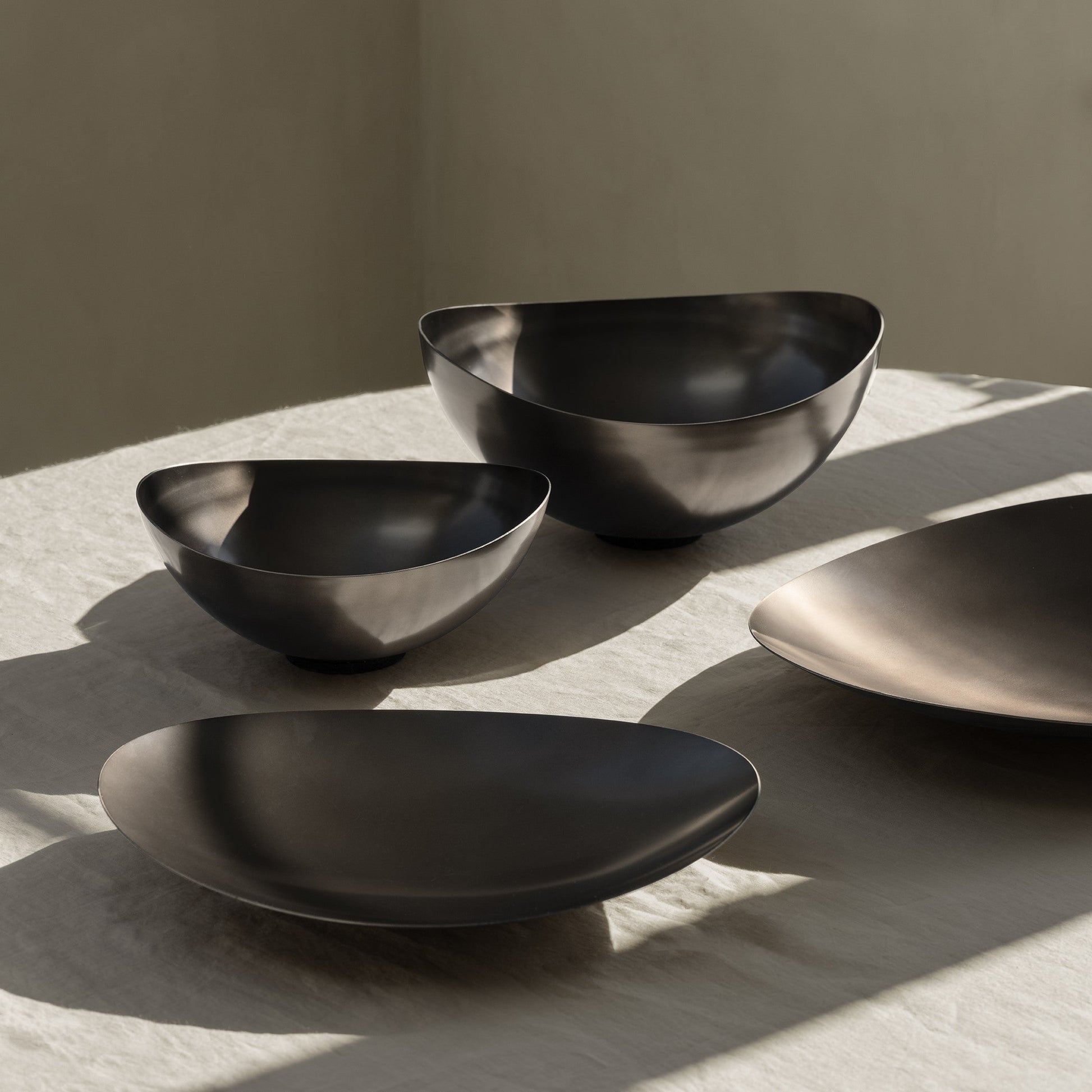 blomus Ondea Bowl, Tray Burnt Metal Finish Stainless Steel Small 13.4", 34 cm)