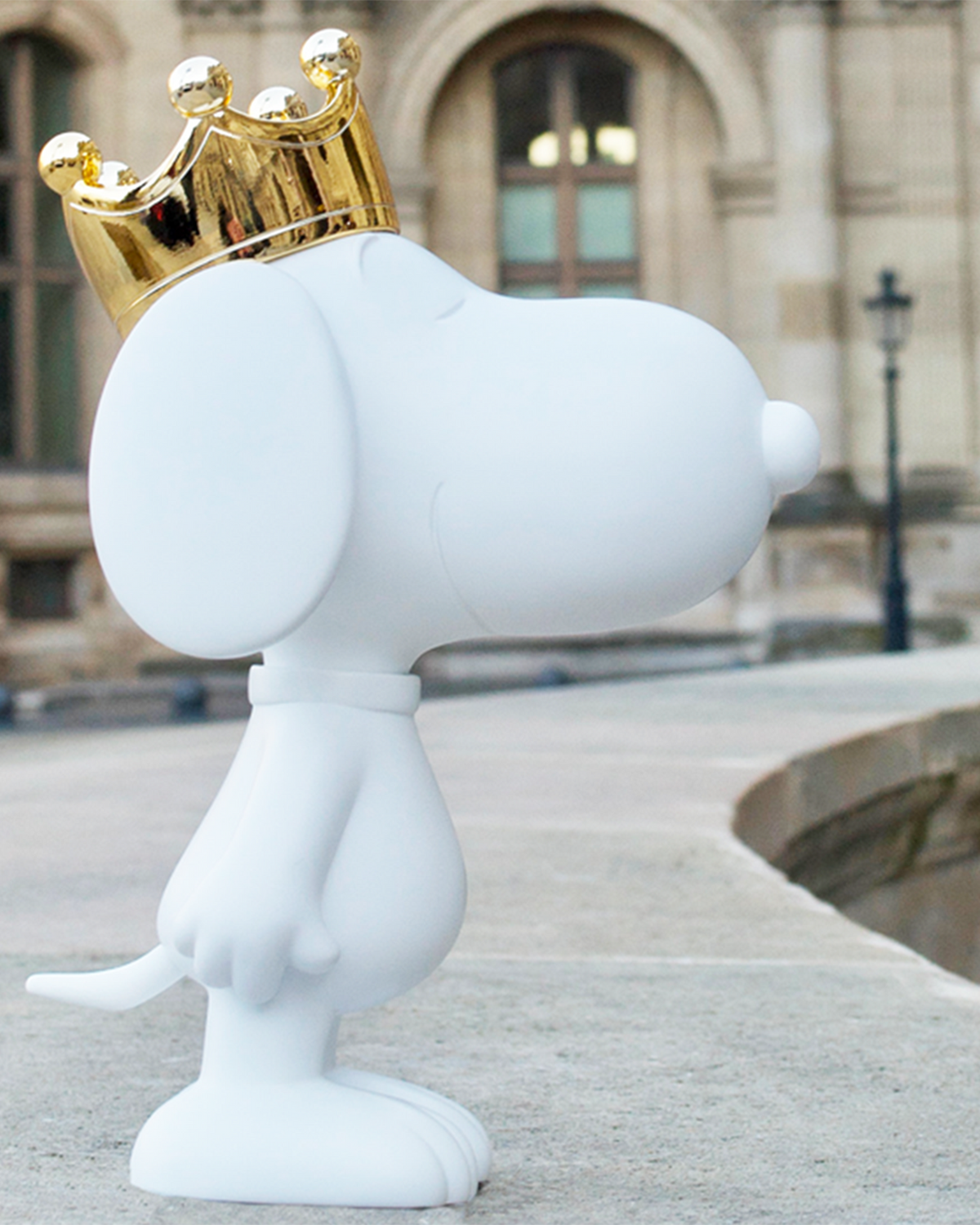Leblon Delienne Snoopy Crown sculpture in White & Gold, 12 inch – view 4