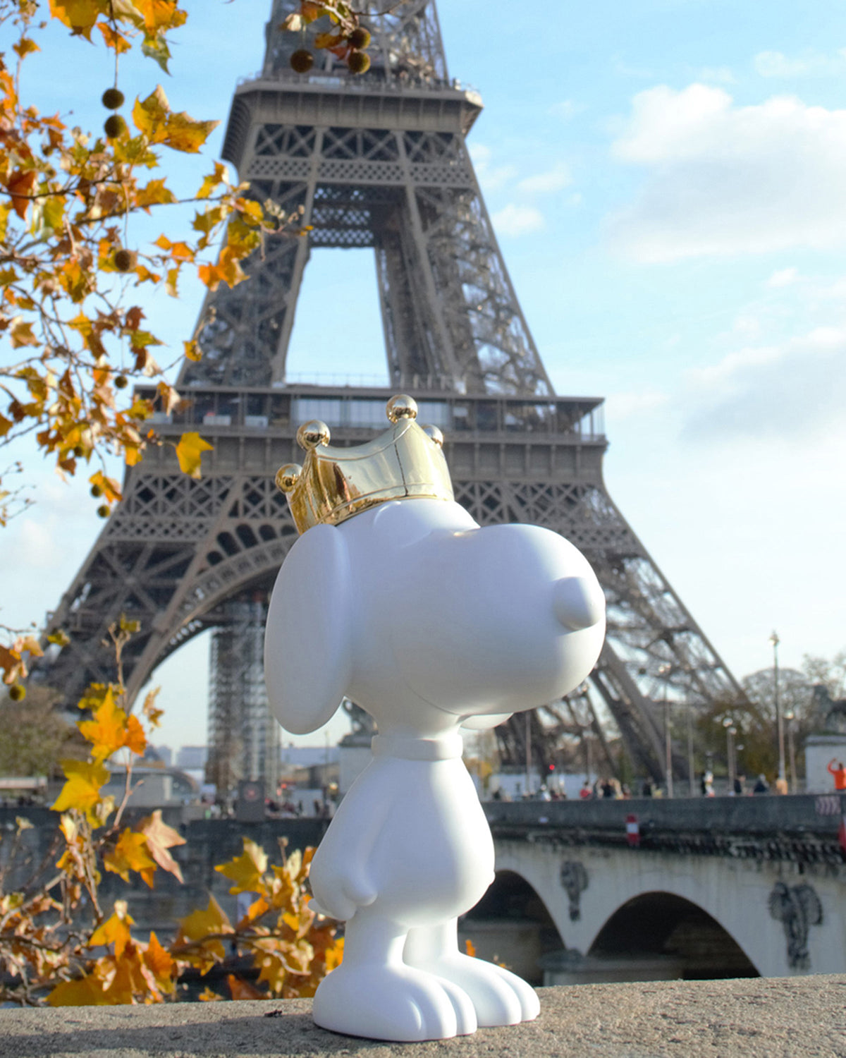 Leblon Delienne Snoopy Crown sculpture in White & Gold, 12 inch – view 5