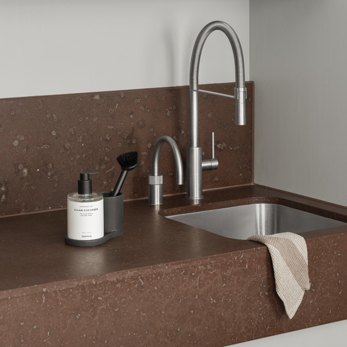 blomus Piro Ceramic Sink Organizer Moonbeam Beige