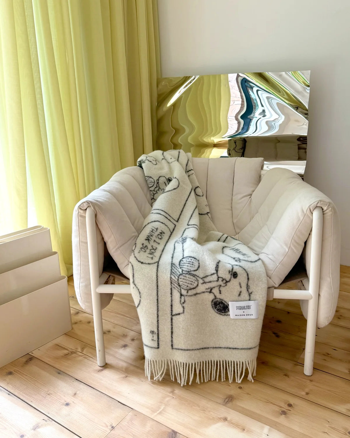 Maison Deux Peanuts Comic Doughnut Wool Blanket in Black/White – detail 4