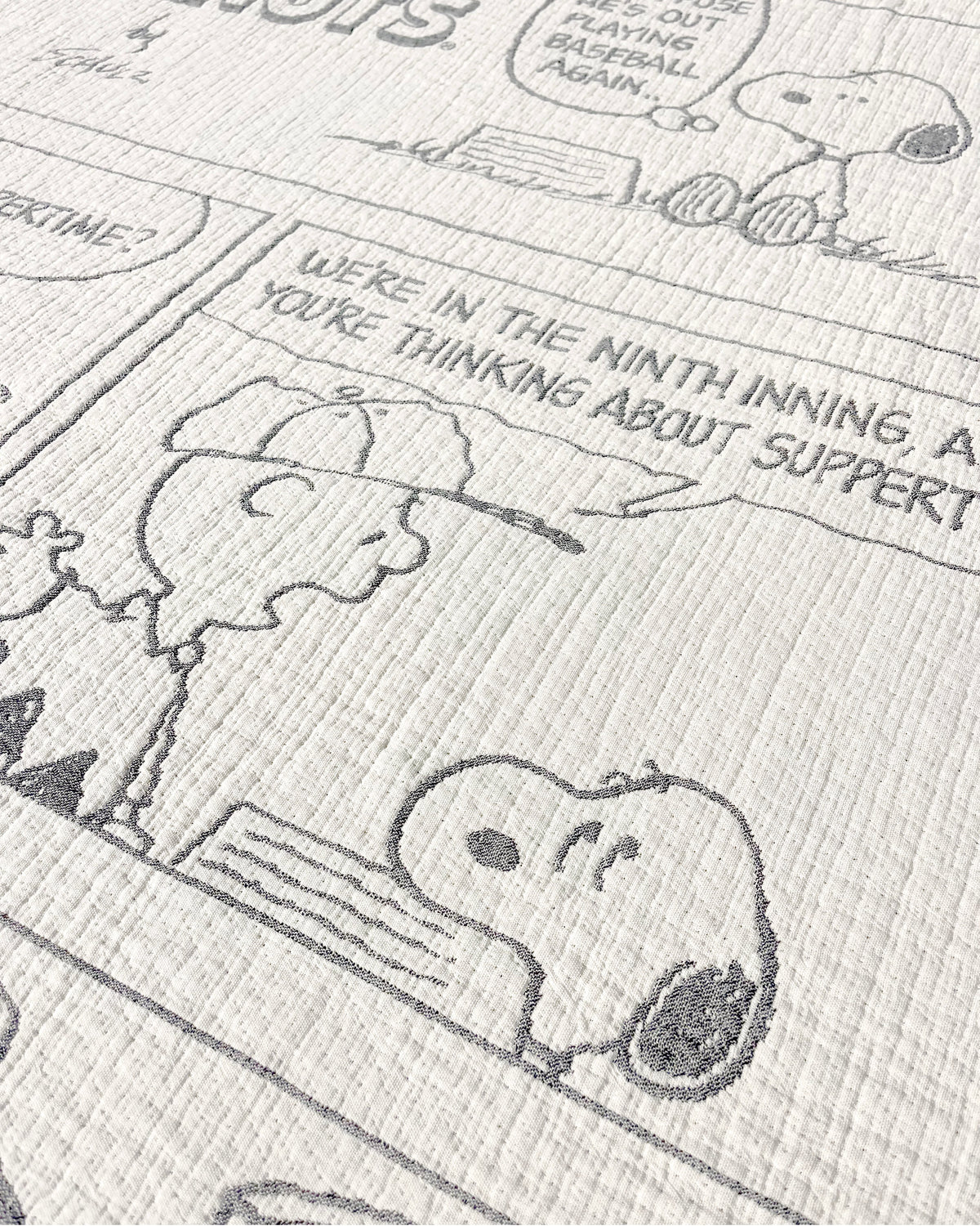 Maison Deux Peanuts Comic Baseball Cotton Blanket in Black/White – detail 3