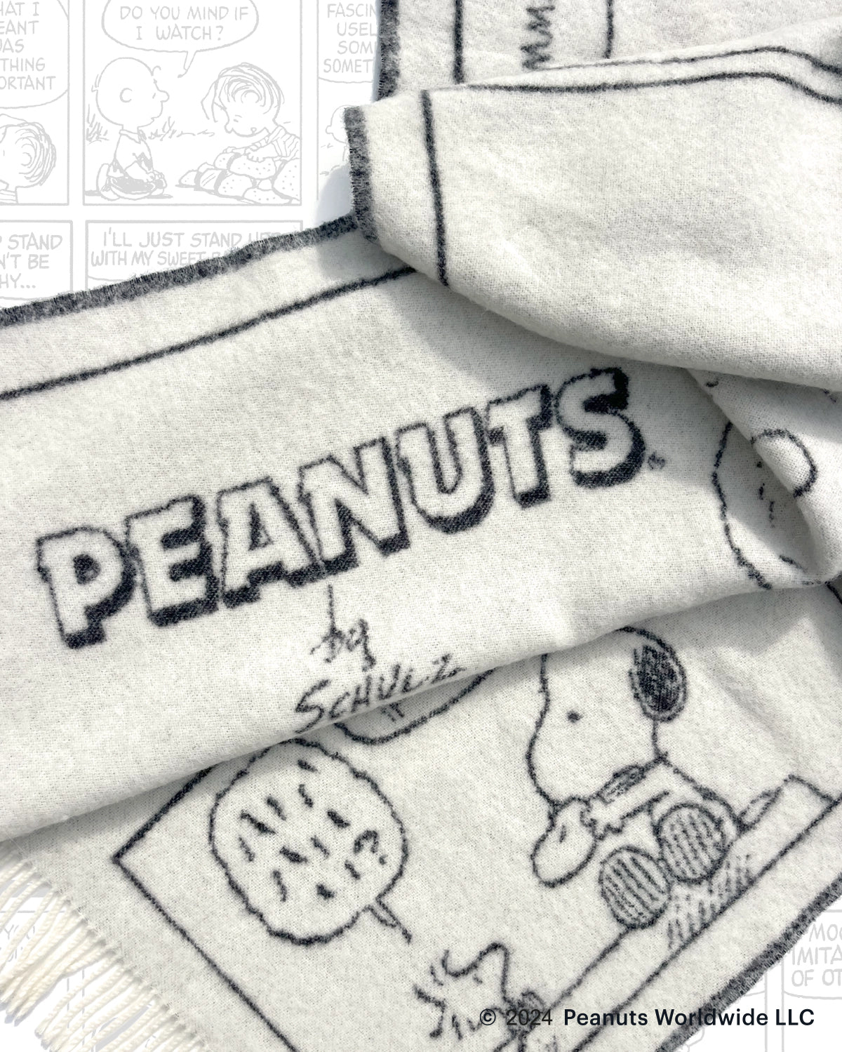 Maison Deux Peanuts Comic Doughnut Wool Blanket in Black/White – detail 6