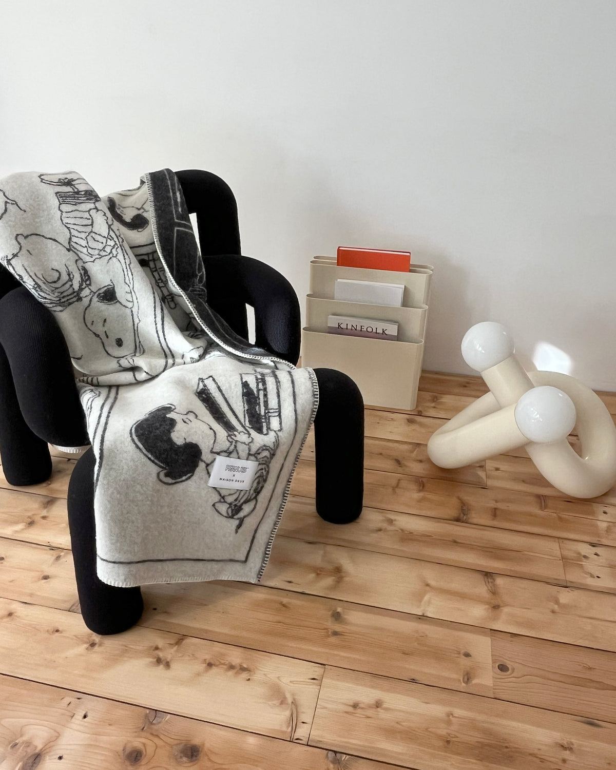 Maison Deux Peanuts Comic ZZZ Wool Blanket in Black/White – main view