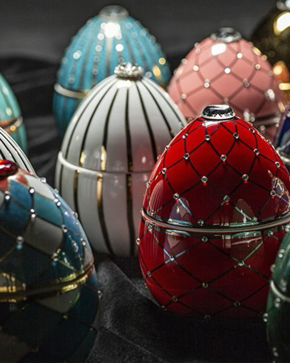 Bois de Russie 450 g ceramic egg candle by Ladenac Milano, decorated eggs grouped together