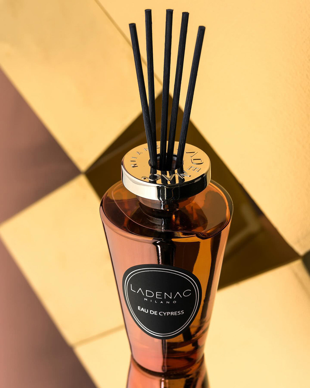 Urban Senses reed diffuser 200 ml by Ladenac Milano, gold pink and silver diffusers on a gold backdrop